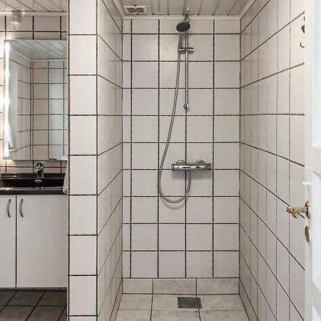 2 Bedroom Amazing In Σπίτι διακοπών *